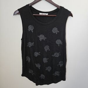 It Closet Tank Top Black Roses Sleeveless Floral Rose Pattern Neutral